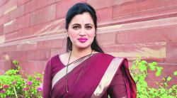 बनावट जात प्रमाणपत्र प्रकरण : नवनीत राणा यांच्याविरोधातील अजामीनपात्र अटक वॉरंटवर कारवाई का नाही?