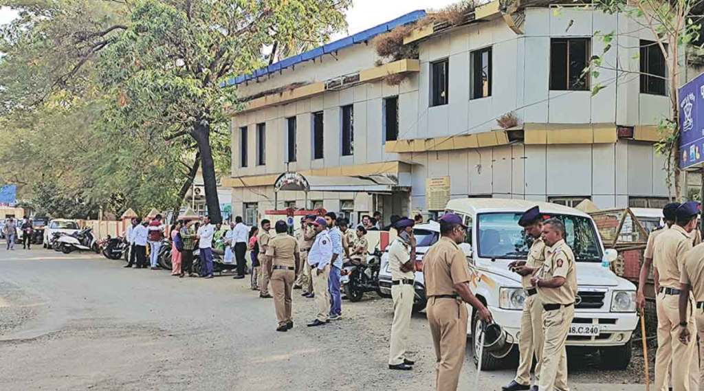 पंचायत समितीच्या सभापती, उपसभापती पदाच्या निवडणुकीत कोणताही अनुचित प्रकार घडू नये, यासाठी पोलीस बंदोबस्त ठेवण्यात आला होता.