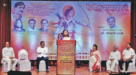 युतीबाबत बोलण्याचा उद्धव यांना अधिकारच नाही ; शिवसेना युतीत सडल्याबाबतच्या वक्तव्यावर पूनम महाजन यांची टीका युतीबाबत बोलण्याचा उद्धव यांना अधिकारच नाही ; शिवसेना युतीत सडल्याबाबतच्या वक्तव्यावर पूनम महाजन यांची टीका