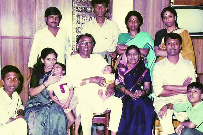 नंतर अनेक वर्ष ते परेल येथे राहत होते.
