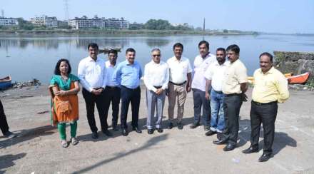 कल्याण मधील दुर्गाडी खाडी किनारी उभारण्यात येत असलेल्या नौदल संग्रहालय जागेची पाहणी भारतीय नौदलाचे निवृत्त उप नौसेनाप्रमुख एस. व्ही. भोकरे, आयुक्त डॉ. भाऊसाहेब दांगडे, ‘सीईओ’ प्रल्हाद रोडे, अभियंता तरुण जुनेजा यांनी केली. कल्याण मधील दुर्गाडी खाडी किनारी उभारण्यात येत असलेल्या नौदल संग्रहालय जागेची पाहणी भारतीय नौदलाचे निवृत्त उप नौसेनाप्रमुख एस. व्ही. भोकरे, आयुक्त डॉ. भाऊसाहेब दांगडे, ‘सीईओ’ प्रल्हाद रोडे, अभियंता तरुण जुनेजा यांनी केली.