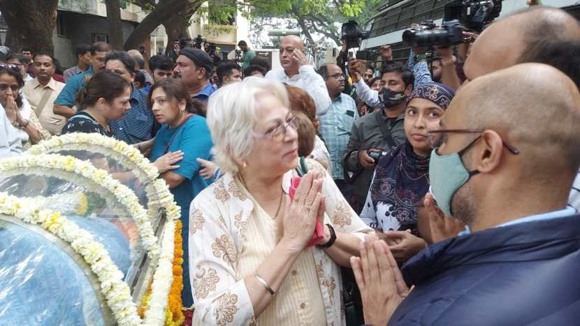 त्यांच्या निधनाने त्यांच्या कुटुंबियांना अश्रू अनावर झाले होते.