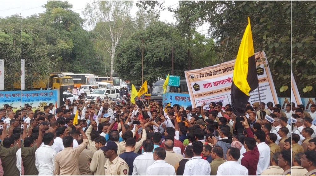 पुण्यात बेकायदा बाइक टॅक्सी वाहतुकीविरोधात रिक्षाचालक आक्रमक; आरटीओ कार्यालयाबाहेर रिक्षा चालकांचे ठिय्या आंदोलन