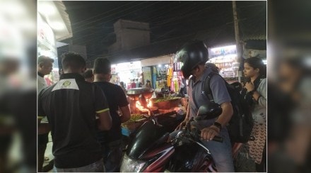 गारव्यात गरमागरम चविष्ट हिरव्या चण्याचा आस्वाद