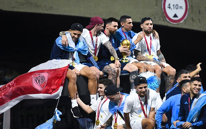World champion Argentina team paraded in an open bus, the players were airlifted by overzealous fans 