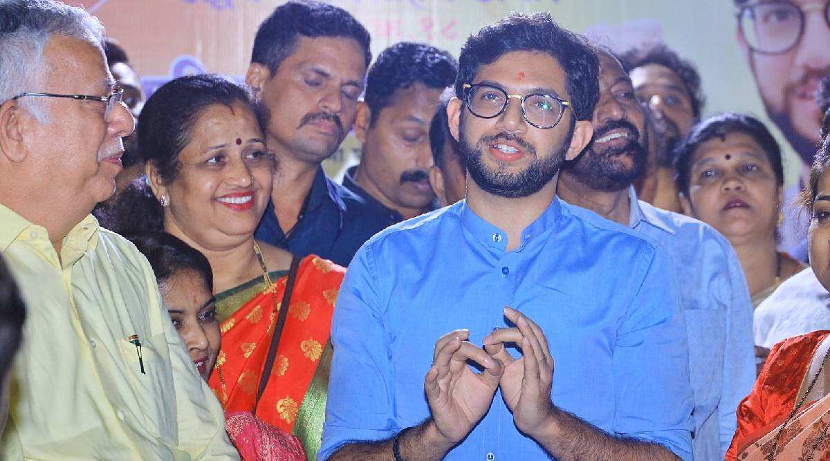 राज्यात रोज नवा घोटाळा समोर येतोय. हे गद्दारांच्याच गोटातून येत आहे. ४० गद्दारांतून मंत्री बनलेले घोटाळेबाज यांची हकालपट्टी करायला हवी.