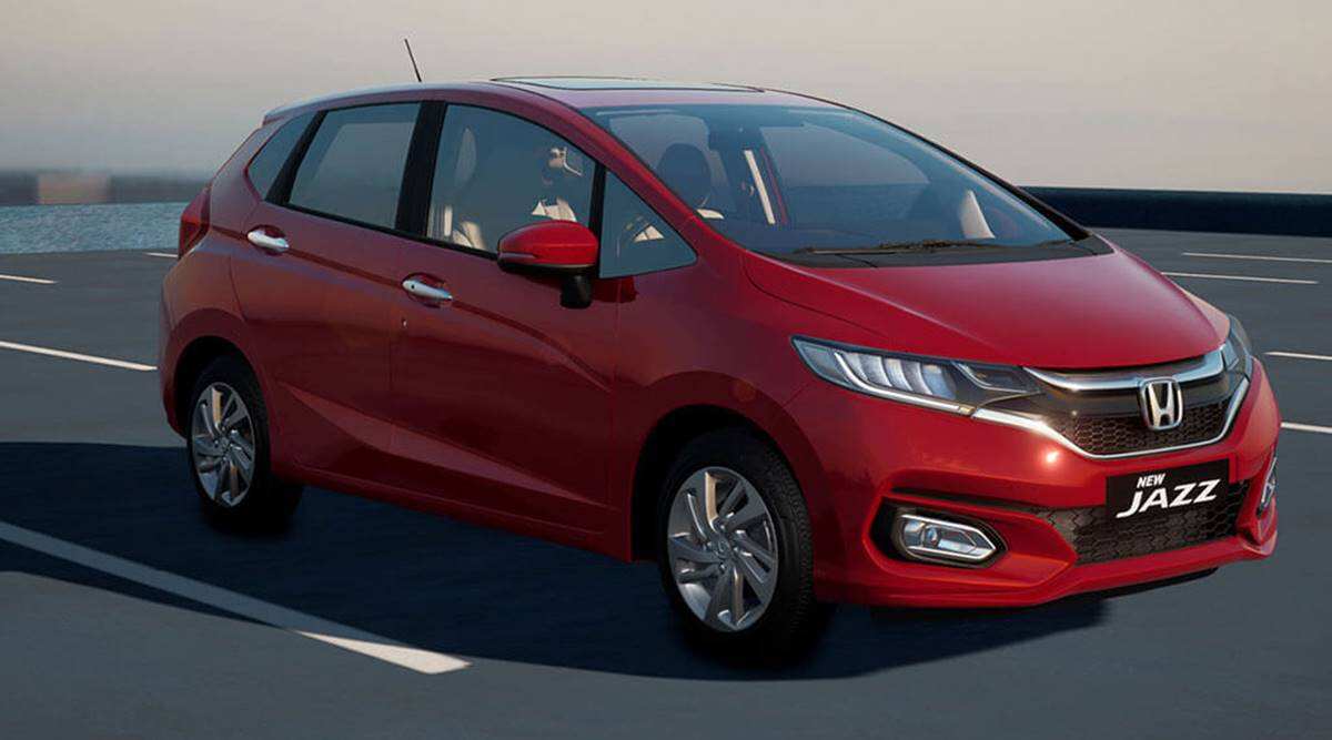 Honda Jazz: होंडा आपल्या कारवर १०,००० रूपयांची रोख सवलत, १०,००० रूपयांचे एक्सचेंज डिस्काउंट, ७,००० रूपयांचा होंडा एक्सचेंज बोनस आणि १२,०४७ रूपये किंमतीच्या जॅझ कारवर मोफत अॅक्सेसरीज देत आहे. या कारच्या खरेदीवर ग्राहक एकूण ३९,०४७ रुपयांपर्यंत बचत करता येणार आहे.