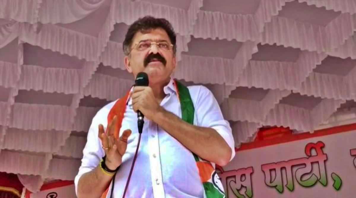 बिचाऱ्या फोटो काढणाऱ्या छायाचित्रकाराला सरकार अटक करतं. या महाराष्ट्रात अभिव्यक्ती स्वातंत्र्य नावाचं काही आहे की नाही? - जितेंद्र आव्हाड