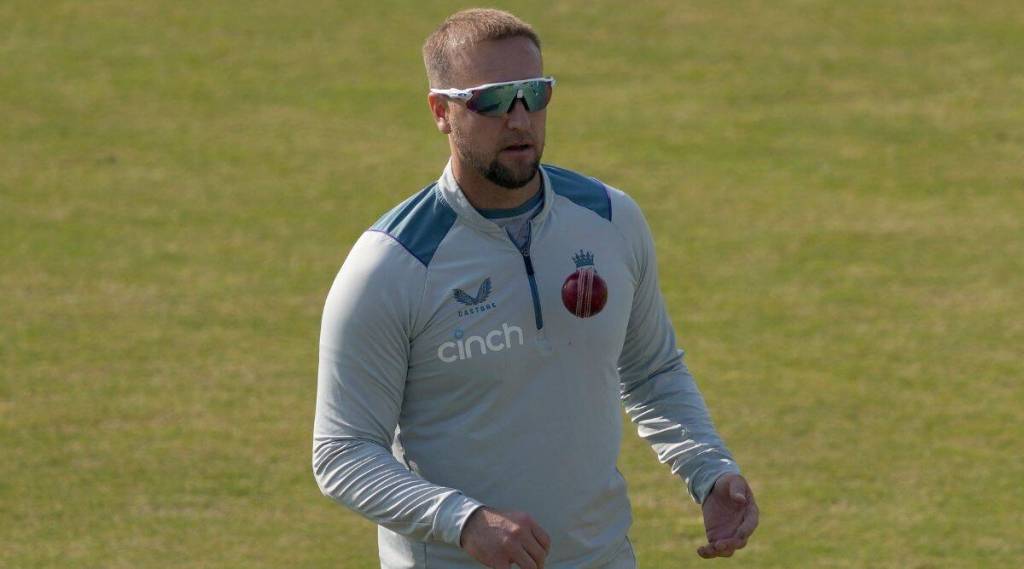 Liam Livingstone a knee injury