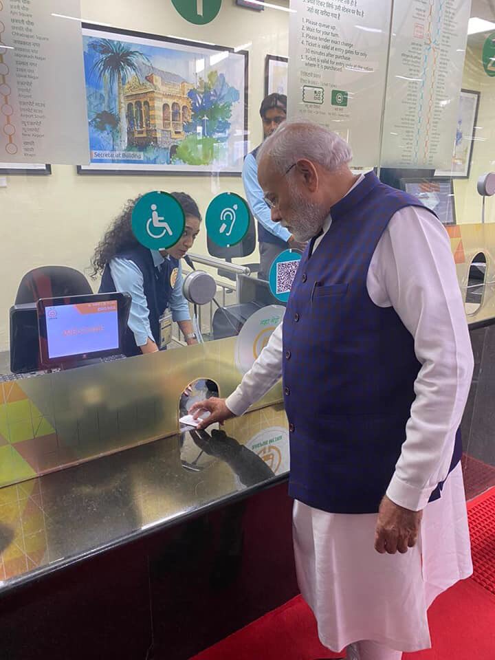 PM Modi inaugurated Nagpur Metro Phase 1 Flagged off two metro trains took a ride
