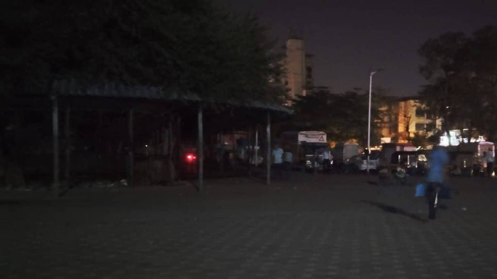 koparkhairane railway station area become a drinkers lack of street lights issue of women safety on agenda