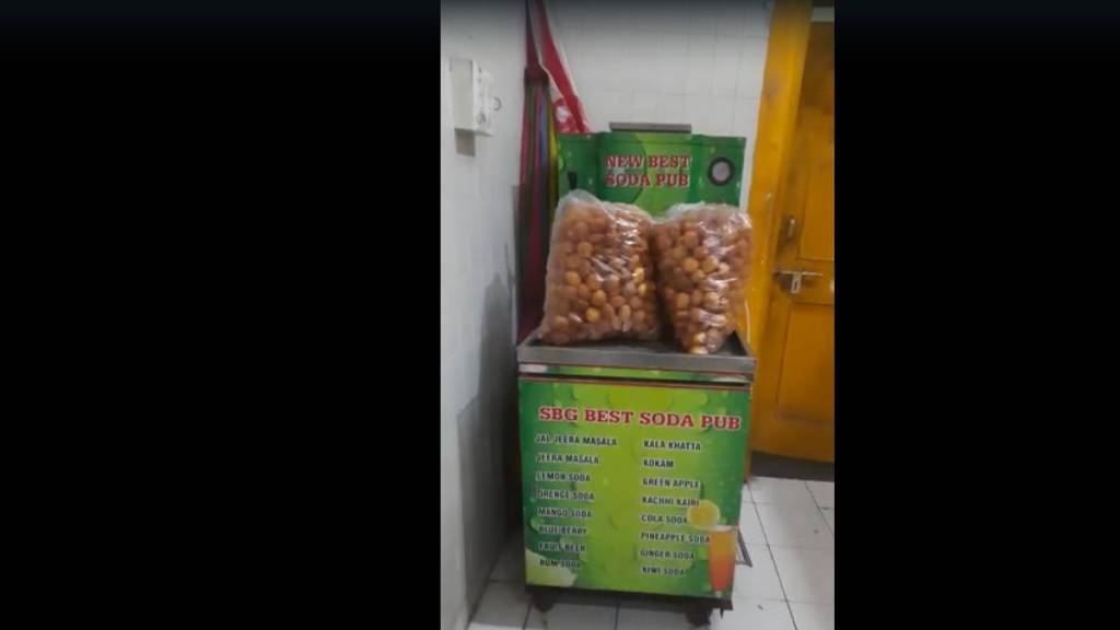 panipuri stall near vashi railway station is playing with the health of paeople by placing it public toilet of station