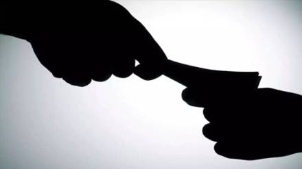 a case registered against constables intermediaries who demanded bribes for shahapur tehsildar