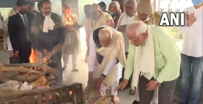 हिराबेन मोदी यांचा जन्म १८ जून १९२३ रोजी झाला. याच वर्षी त्यांनी वयाची शंभरी ओलांडली होती.