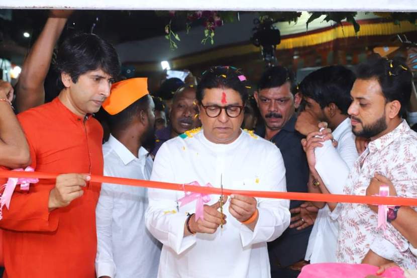 पुण्यात महाराष्ट्र नवनिर्माण सेनेच्या शाखांचे उद्घाटन मनसे अध्यक्ष राज ठाकरेंच्या हस्ते झाले.
