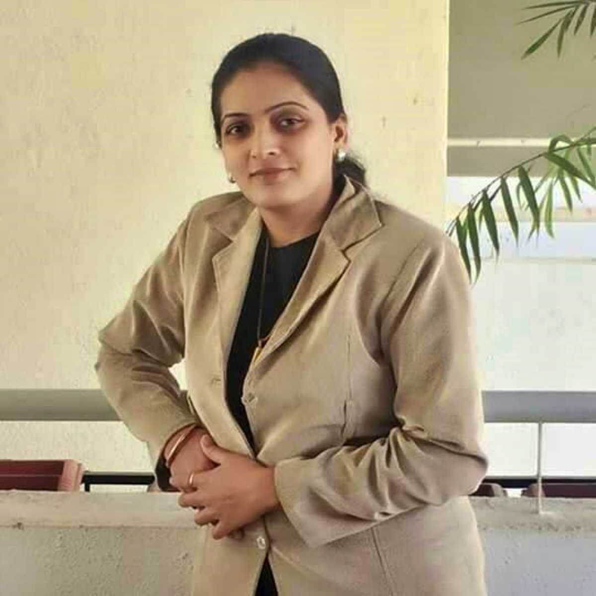 शेवाळेंनी तिच्यावर कलम १५६ प्रमाणे केस दाखल केली. त्याचेही सर्व जबाब आणि कागदपत्रे आहेत - रुपाली ठोंबरे पाटील