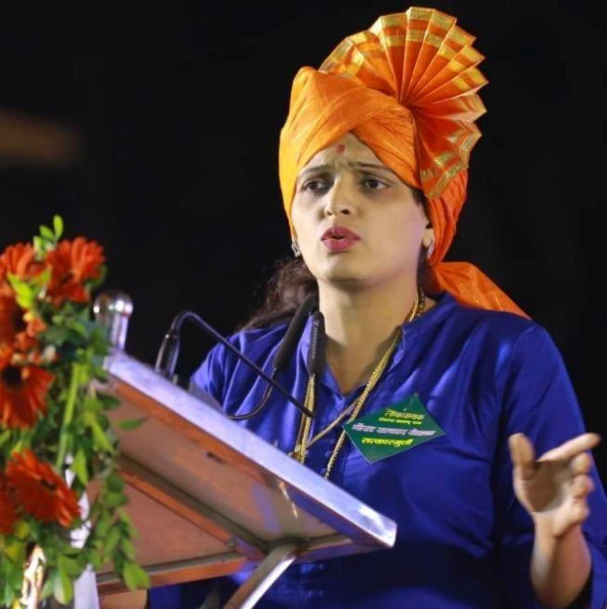 शेवाळेंशी विवाहबाह्य संबंध असलेली महिला लग्न करण्यासाठी मागे लागते. त्यानंतर त्यांनी तिला आपल्या पॉवरचा उपयोग करून एका रॅकेटमध्ये अडकवलं गेलं - रुपाली ठोंबरे पाटील