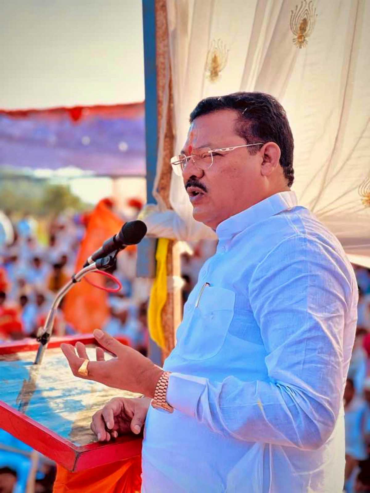 कधी संजय राऊत, कधी शरद पवार, कधी अजित पवार, कधी काँग्रेस, कधी राहुल गांधी अशा द्विधा मनस्थितीत ते आहेत. म्हणून ते नागपुरात आले तर त्यांचं स्वागत करुयात - संजय शिरसाट