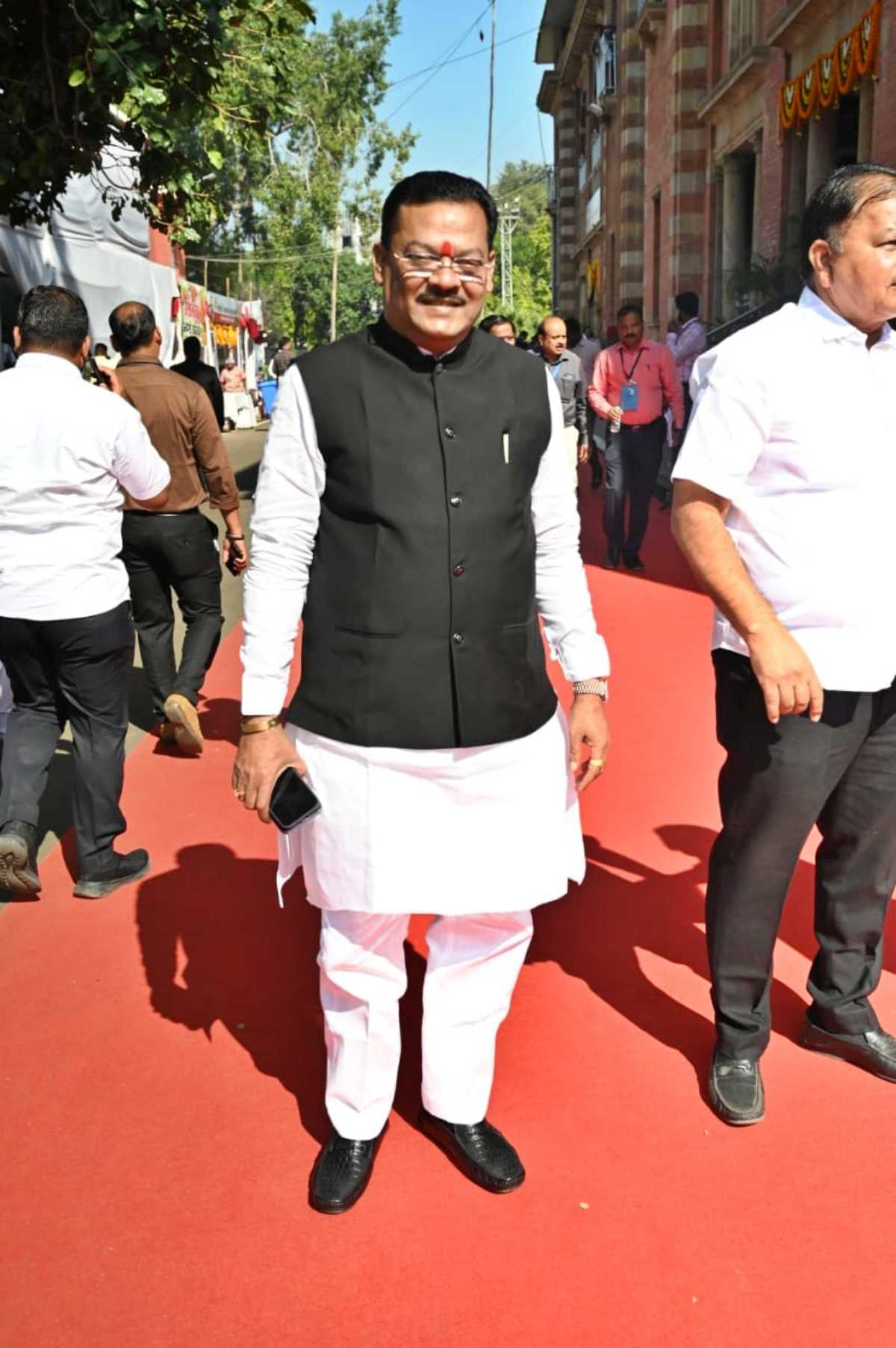 म्हणूनच आज उद्धव ठाकरे विधानभवनात आले आणि विधान परिषदेत ते जाणार आहेत - संजय शिरसाट