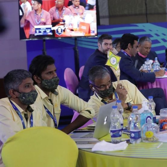 सर्वात जास्त वेळा आयपीएल फायनल खेळणाऱ्या चेन्नई सुपर किंग्ज संघाकडे आयपीएल २०२३ च्या लिलावासाठी २०.४५ कोटी रुपये शिल्लक आहेत. तसेच या संघाने रिटेन केलेल्या खेळाडूंची संख्या १८ आहे. (फोटो-आयपीएल इन्स्टाग्राम)