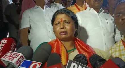 सुषमा अंधारे संग्रहित छायाचित्र