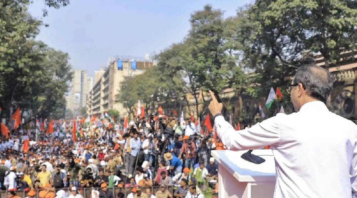 मुंबई म्हणजे स्क्वेअर फुटात विकणारी जागा नाही. ती आमची आईमाऊली आहे, असेही उद्धव ठाकरेंनी म्हटलं आहे. ( फोटो सौजन्य - युवासेना इंन्स्टाग्राम अकाउंट )