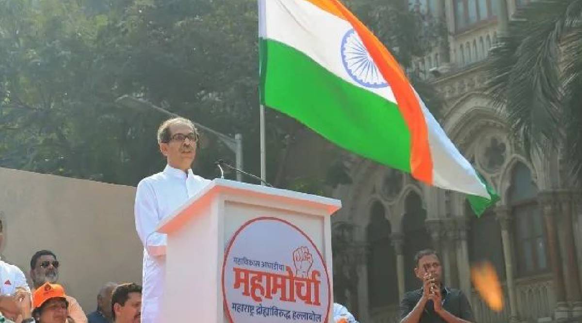 कर्नाटक किंवा आणखीन काही असो हे सगळे एकत्र महाराष्ट्रावर तुटून पडत आहेत. एकीकडे अस्मिता पायदळी तुडवून टाकायची. ( फोटो सौजन्य - युवासेना इंन्स्टाग्राम अकाउंट )