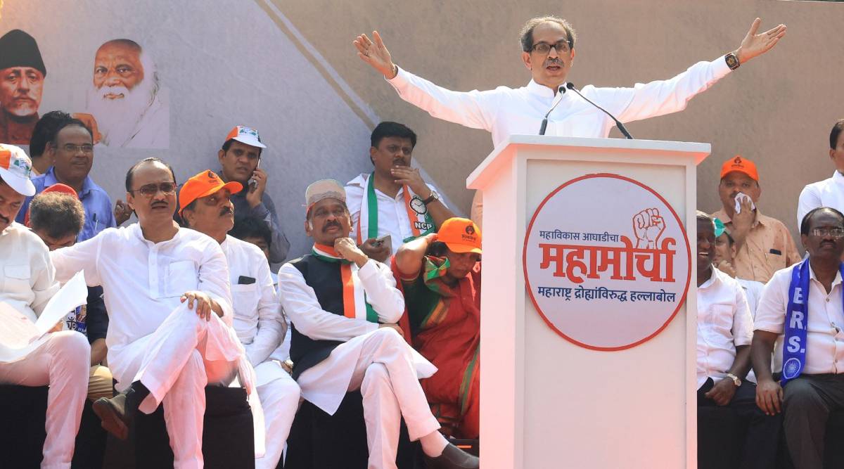 मंत्री मंगलप्रभात लोढा यांनी मुख्यमंत्री एकनाथ शिंदेंच्या बंडाची तुलना छत्रपती शिवाजी महाराज यांच्या आग्रा सुटकेशी केली होती. याचाही उद्धव ठाकरेंनी समाचार घेतला आहे. ( फोटो सौजन्य - अमित चक्रवर्ती, इंडियन एक्स्प्रेस )