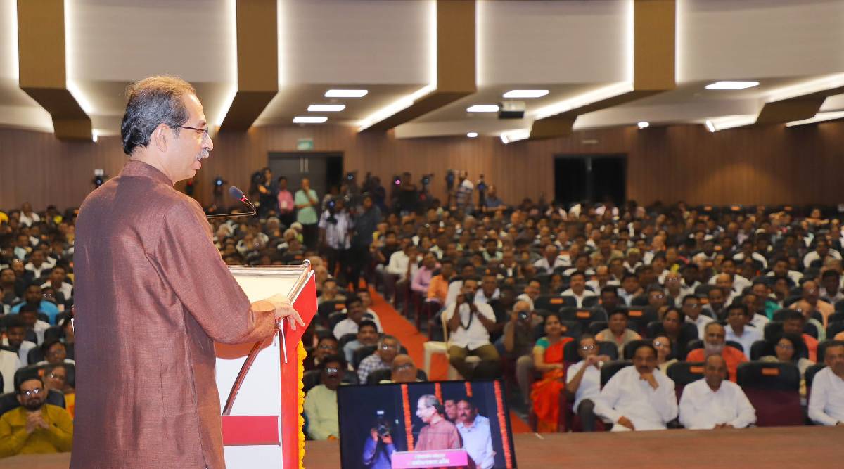 पुढं उद्धव ठाकरेंनी सांगितलं की, सर्वोच्च न्यायालयात हे प्रकरण असताना बेळगावला उपराजधानीचा दर्जा दिला की, यापूर्वी दिला.