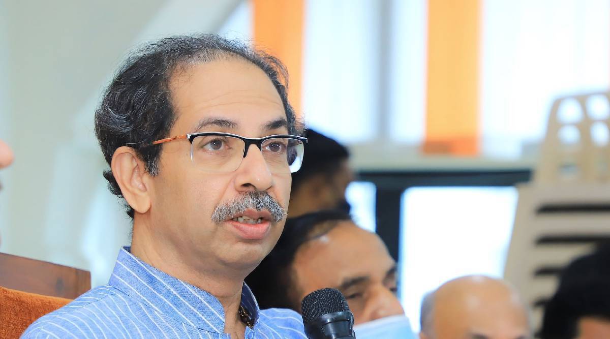 उद्धव ठाकरे म्हणाले, गेली १५ ते २० दिवस हा प्रश्न हा चिघळला जात आहे. कर्नाटकच्या मुख्यमंत्र्यांचं ट्वीटर हॅक झालं, तो शोध होईल. पण, खुलासा होण्यास एवढे दिवस का लागले.