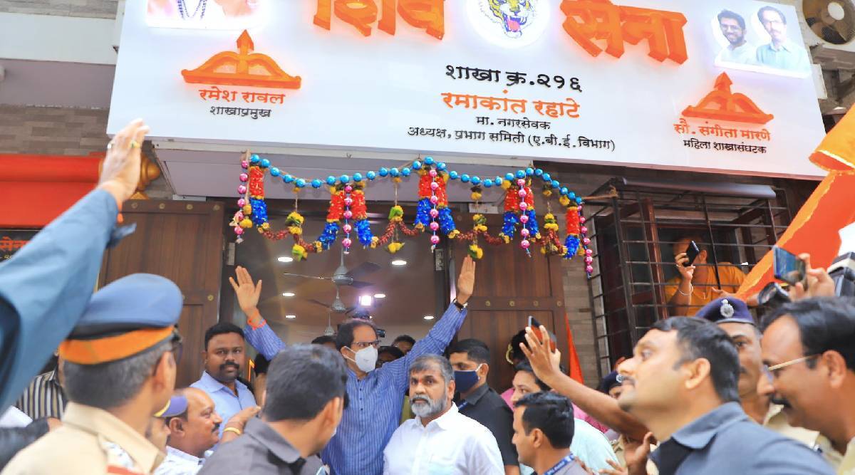 मग तो बिनडोक असला तरी चालेल पण मी राज्यपाल म्हणून पाठवेल, असं नाही चालणार, असं उद्धव ठाकरे यांनी ठणकावलं.