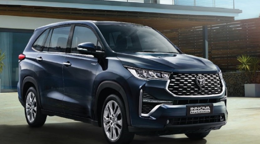 toyota innova hycross 