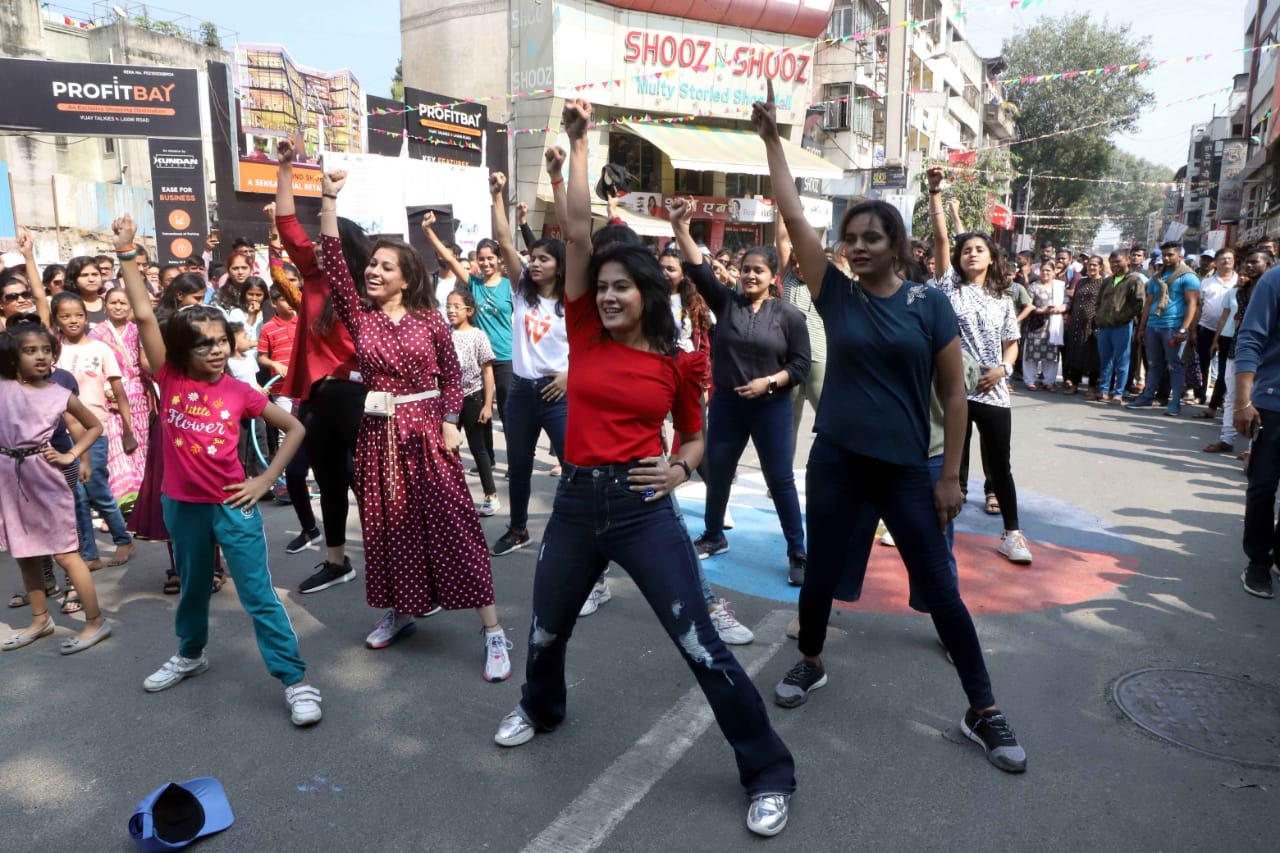 लक्ष्मी रस्त्यावरील वाहतूक बंद आज सकाळपासून ठेवण्यात आली होती. पादचारी दिन साजरा करणारी पुणे ही देशातील पहिली आणि एकमेव महापालिका आहे.