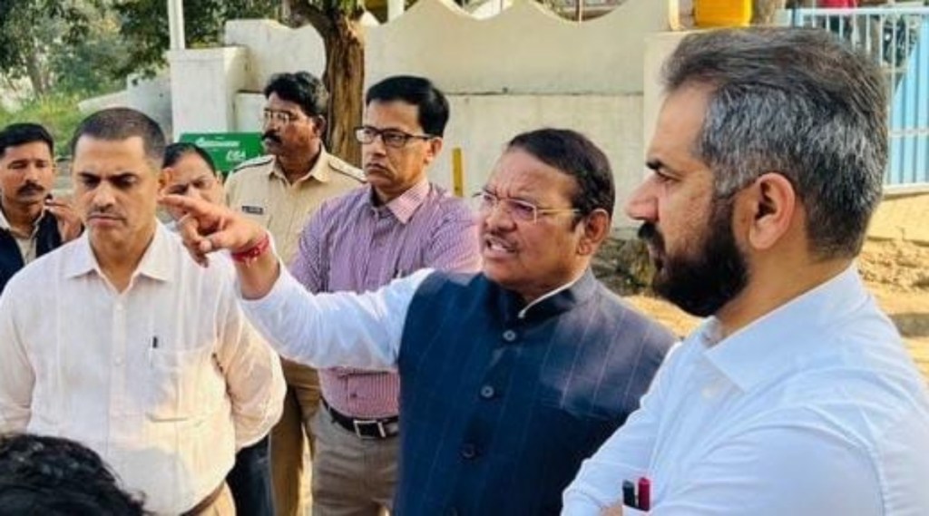 Inspection of pollution in Pavane vessel by Commissioner