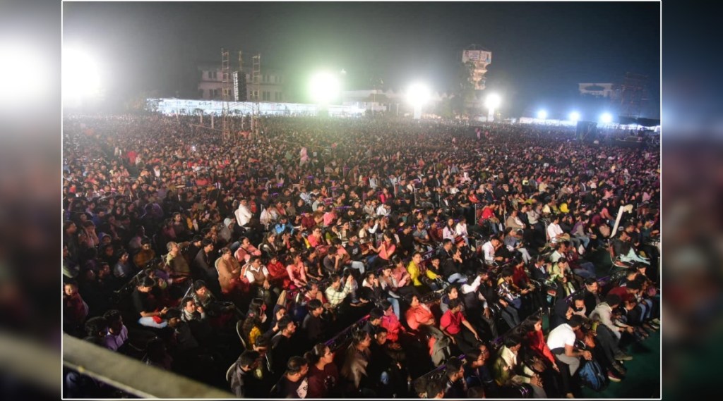 खासदार महोत्सवाच्या शेवटच्या दिवशी पोलिसांचा लाठीमार