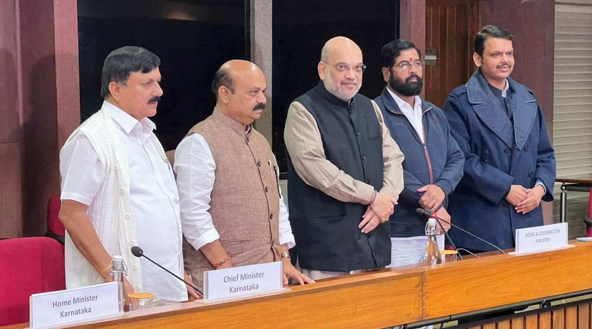 सुमारे २५ मिनिटे चाललेल्या या बैठकीनंतर शाह यांनी आपली भूमिका स्पष्ट केली. सर्वोच्च न्यायालयात सीमाभागातील गावांचा वाद सुरु आहे. त्यामुळे दोन्ही राज्यांनी निकाल लागेपर्यंत गावांवर दावे टाळण्याचा सल्ला शहांनी दिला. पण, या बैठकीत काहीच साध्य झालं नसल्याचं विरोधकांनी म्हटलं आहे.