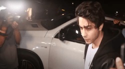 बर्थडे पार्टीसाठी Mercedes GLE 43 AMG वाहनाने आला आर्यन खान, काय आहेत फीचर्स आणि किंमत? जाणून घ्या