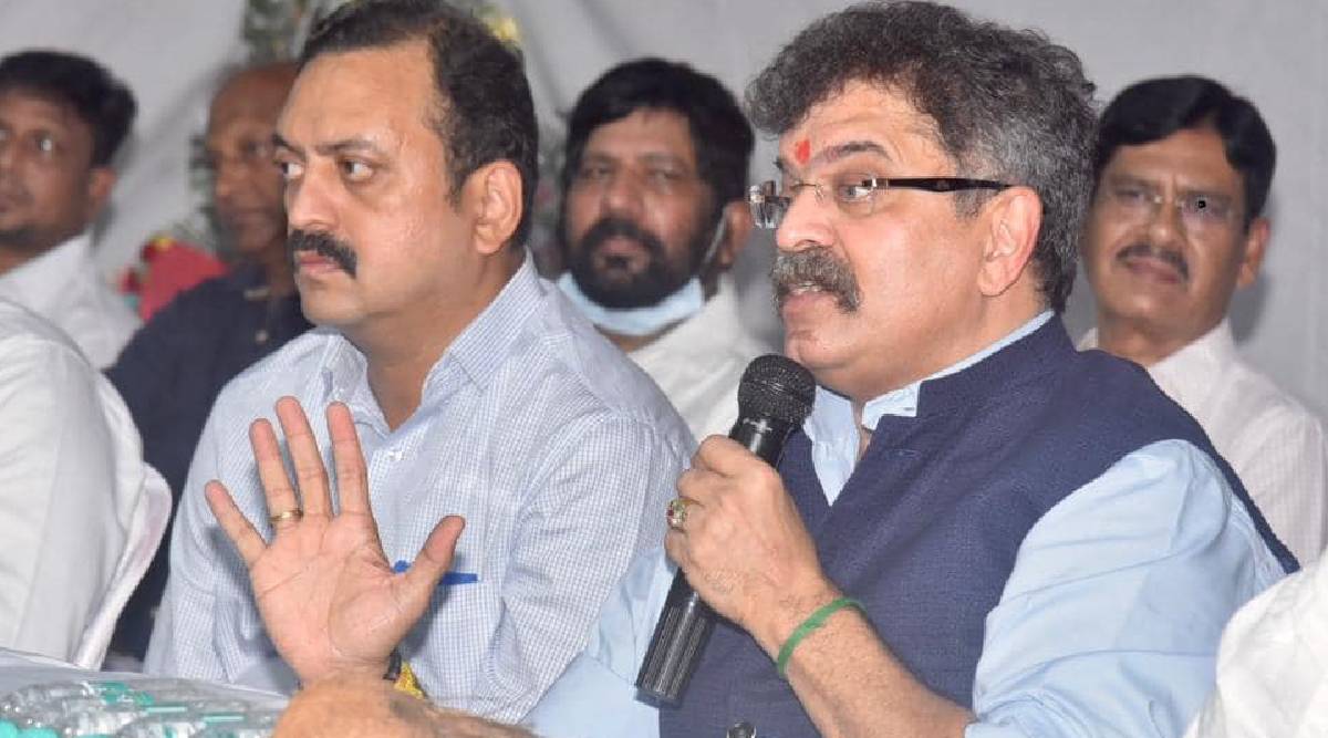 मुख्यमंत्र्यांचं ट्वीटर हॅडल हॅक होणं हा आंतरारष्ट्रीय कट असू शकतो. तुम्हाला काय मस्करी वाटते का? विधानसभेत सांगायाचं ते कोणत्या पक्षाने ट्वीट केलं आहे.