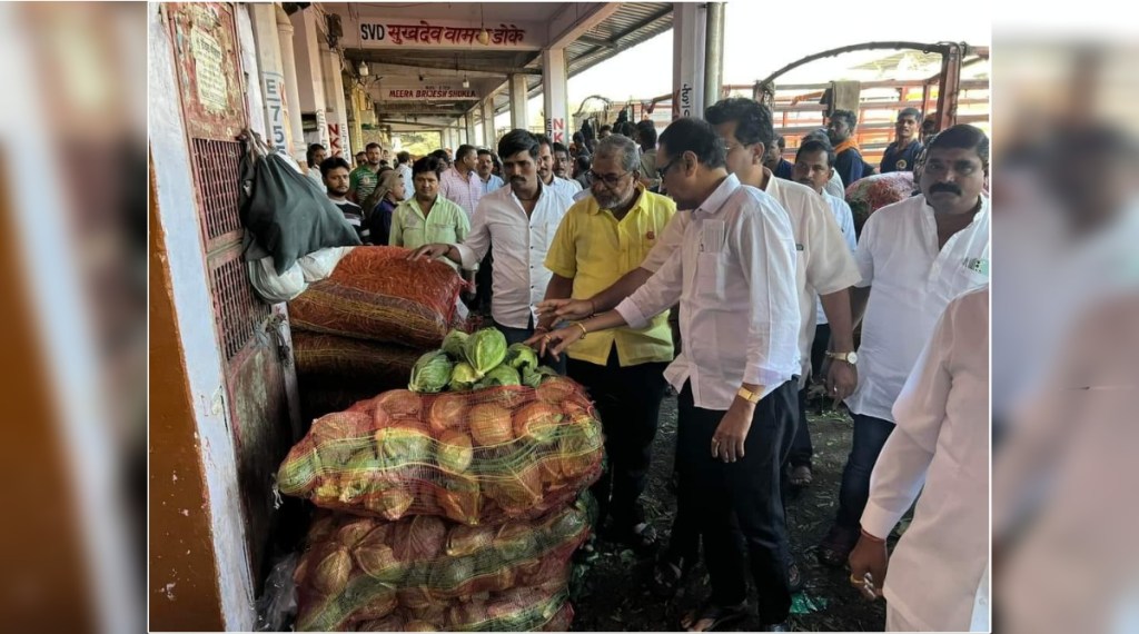 माजी खासदार राजू शेट्टी यांची मुंबई कृषी उत्पन्न बाजार समितीला भेट
