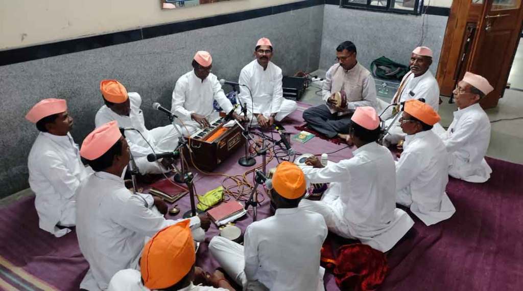 bhajan kirtan at krishi bhavan after the burial of the monkey bhajan kirtan at krishi bhavan after the burial of the monkey