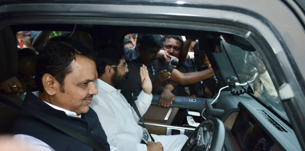 fadnavis eknath shinde samrudhi mahamarg Mercedes Benz G350d Car Driven By Deputy Chief Minister Devendra Fadnavis Know Features And Price in Marathi