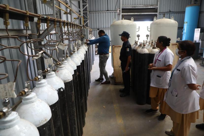 पुणे शहरातही अद्याप करोनाच्या सक्रिय रुग्णांची संख्या संपूर्ण नियंत्रणात आहे, त्यामुळे घाबरून जाण्याचे कारण नाही.