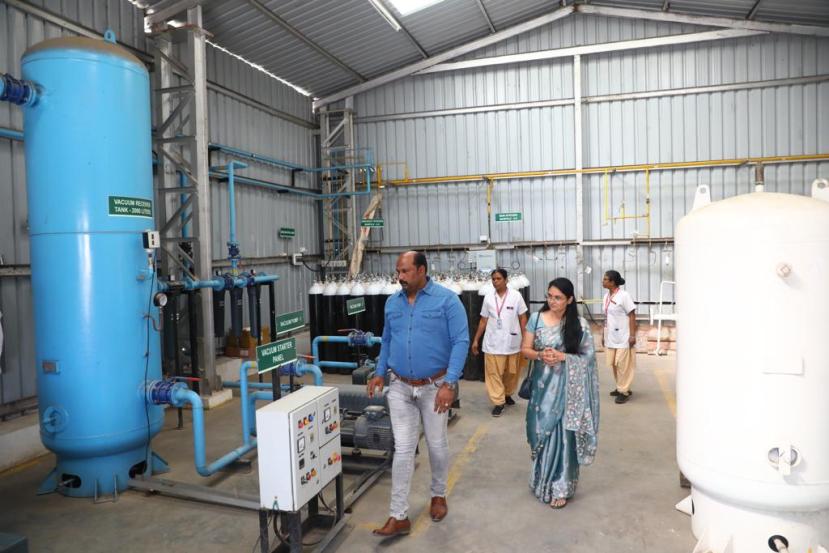 करोनाबाधित रुग्णांची संख्या वाढत असल्याने केंद्र सरकारने सर्व राज्य सरकारना सतर्क राहण्याचे निर्देश दिले आहेत.