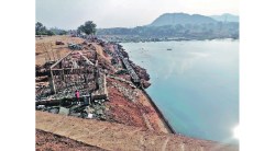 सूर्या नदीपात्रातील बेकायदा बांधकामाकडे प्रशासनाचे दुर्लक्ष