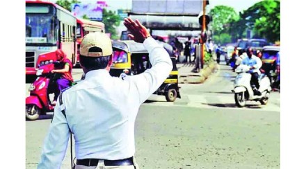 पुण्यातील २१ रस्त्यांवर रविवारी पादचाऱ्यांचे राज्य; सकाळी अकरा ते दुपारी चारपर्यंत वाहनचालकांना प्रवेश बंदी पुण्यातील २१ रस्त्यांवर रविवारी पादचाऱ्यांचे राज्य; सकाळी अकरा ते दुपारी चारपर्यंत वाहनचालकांना प्रवेश बंदी