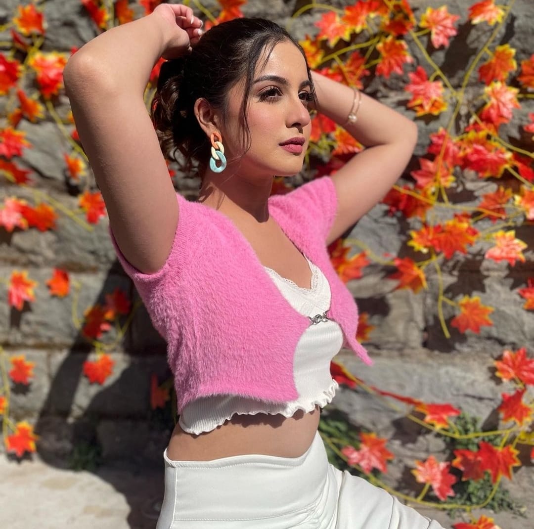 tunisha sharma 14