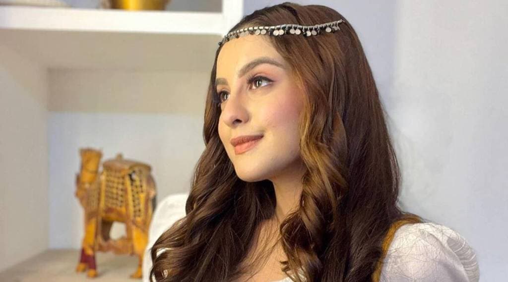 tunisha sharma unlocked phone