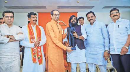 रिपब्लिकन इंडियाचे संस्थापक अध्यक्ष दीपक गायकवाड यांनी शेकडो सहकाऱ्यांसह शिवसेनेत प्रवेश केला.