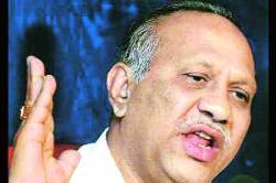 ‘सत्तेत असून भाजपा विविध उपक्रम राबवित आहे, मात्र काँग्रेसचे पदाधिकारी बदलायला तयार नाहीत’; माजी मंत्री मुत्तेमवारांनी टोचले कान