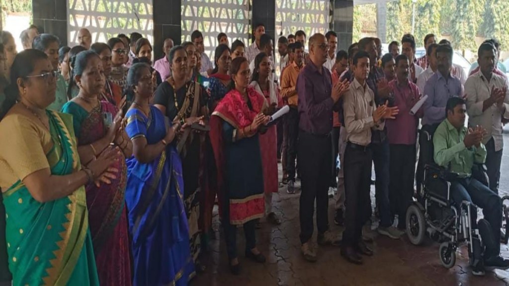 Besiege Konkan Bhawan through Pension Rights Committee